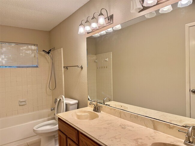 Photo - 2923 Cottonfield Way