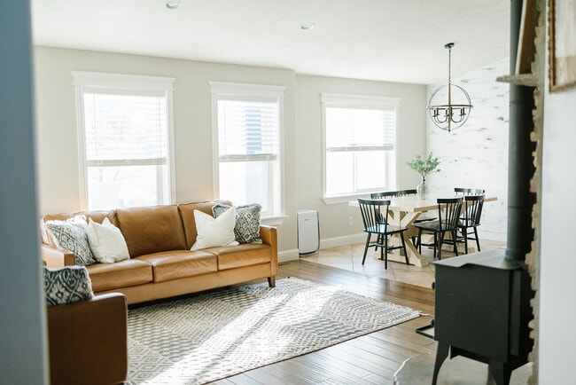 Photo - 1891 Kinghorn Rd