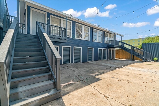 Photo - 305 Roberts St Unit 2