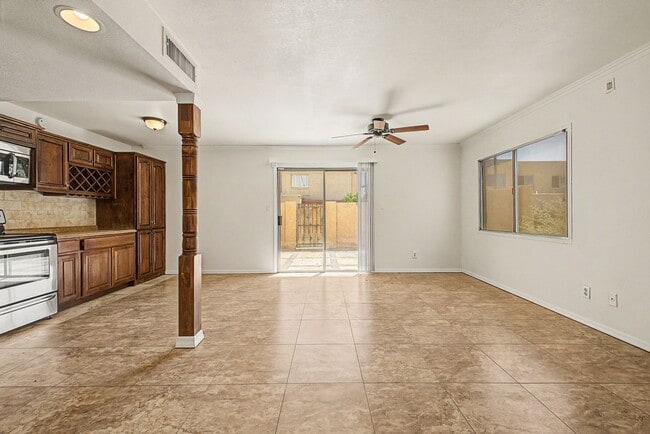 Photo - ***INCREDIBLE TOWNHOME with ALL appliances & water, sewer, trash INCLUDED!