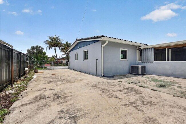 Photo - 17001 NW 53rd Ct