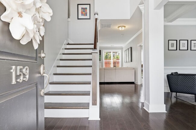 Photo - Spacious 4/3 Available July 15th