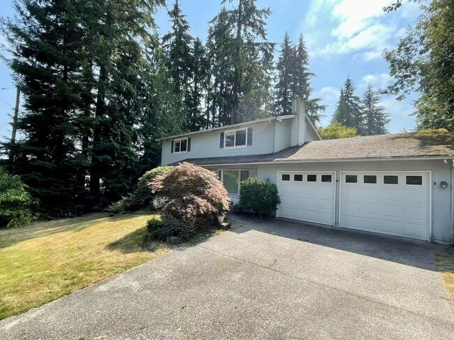 Building Photo - Spacious 5-Bedroom Home in Prime Location