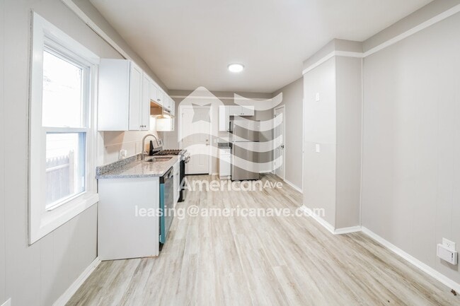 Photo - 593 Emerson St