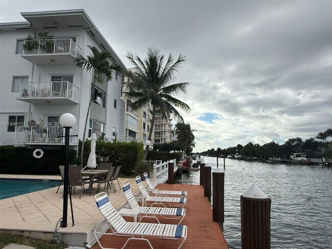 Photo - 10250 W Bay Harbor Dr Unit 2C