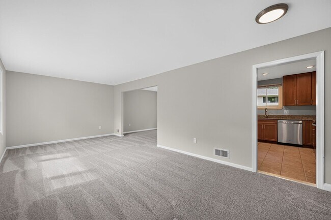 Photo - 4898 Wheatstone Dr