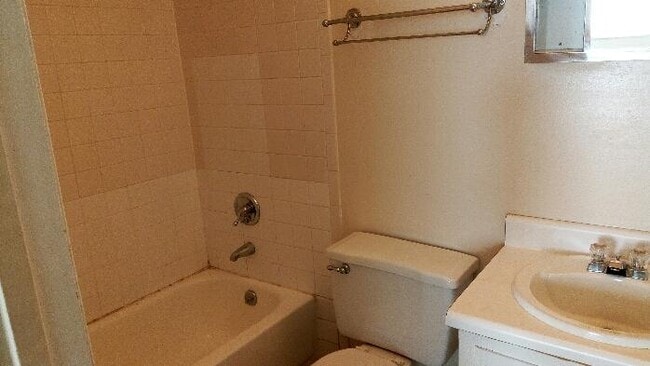 Photo - 421 Cumbrian Ct