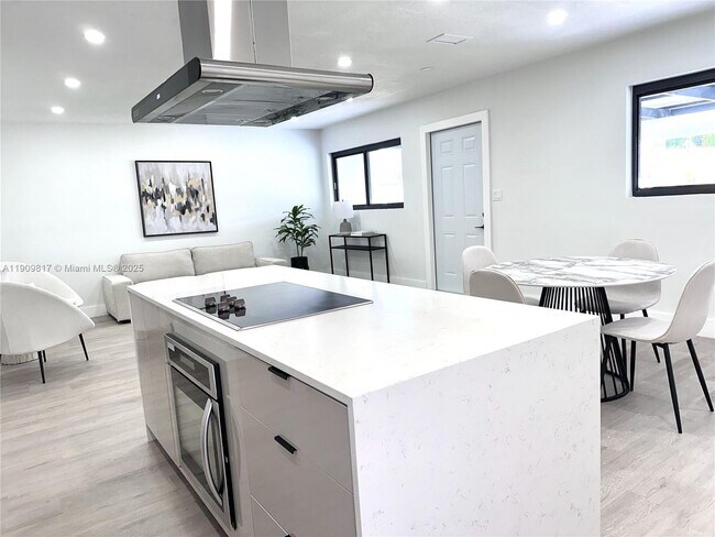 Building Photo - 2421 N 56th Terrace