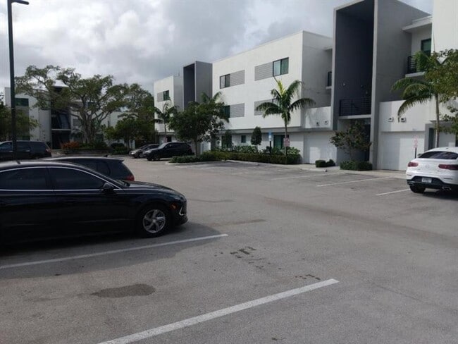 Building Photo - 3050 NW 68th St Unit 2304