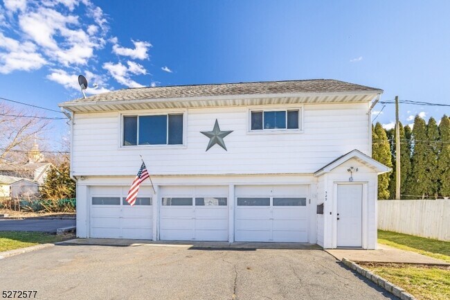 Photo - 529 Grand Ave