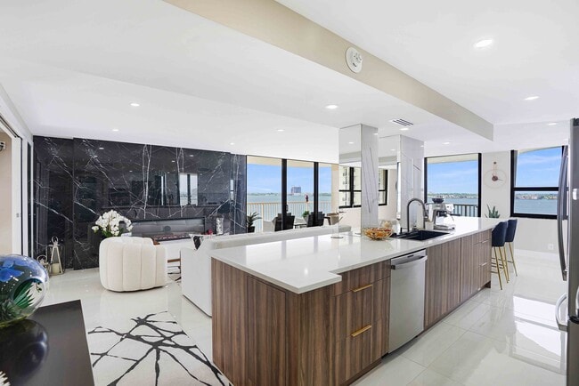 Building Photo - 5480 N Ocean Dr Unit Penthouse C