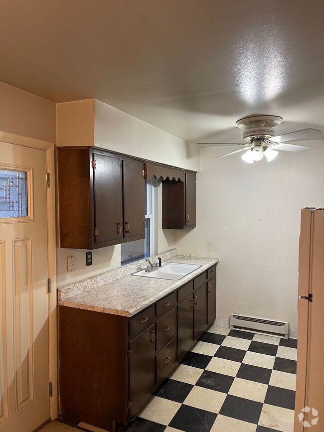 Building Photo - Start the New Year off in this cozy 2 BR /... Rental