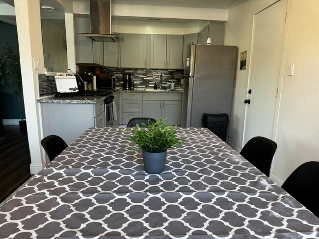 Photo - 2120 Kinsington St