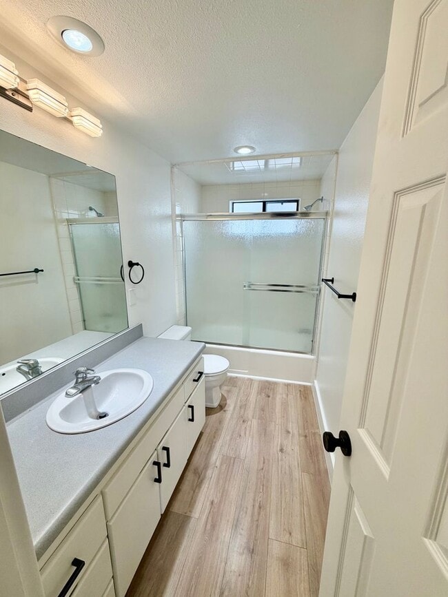 Photo - 3920 E. 1st Street Unidad 3920