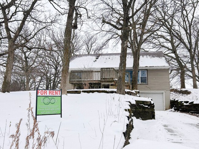 Building Photo - 3-Bedroom Home with Walk-In Closet, Deck & Prime Location Near Shopping