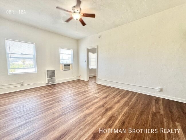 Building Photo - 800 N Las Palmas Ave