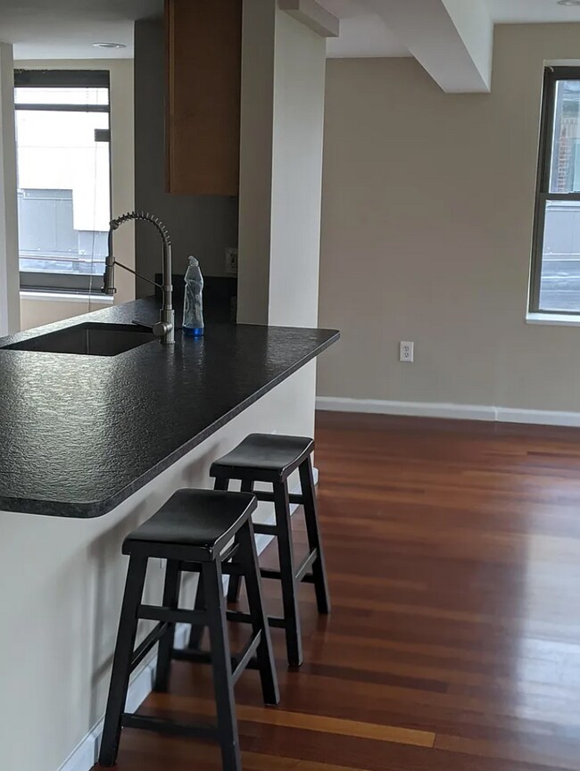 Building Photo - 197 Sidney St Unit 1 Rental
