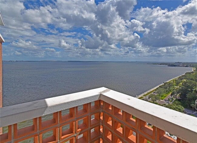 Building Photo - 4015 Bayshore Blvd Unit 17F