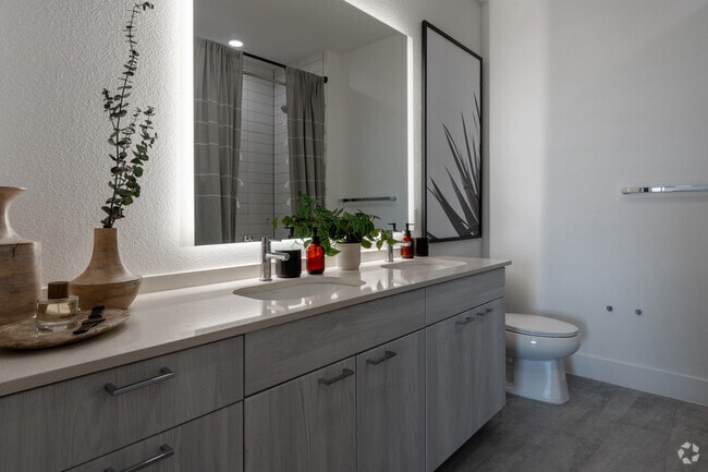 1BR, 1BA - 906SF - Bathroom