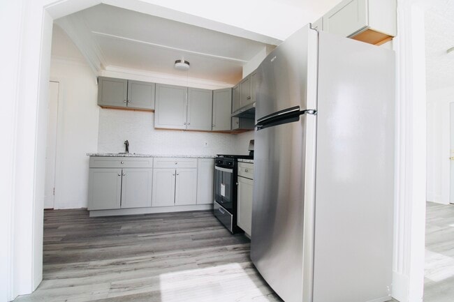 Photo - 61 N Leonard St Unit 2