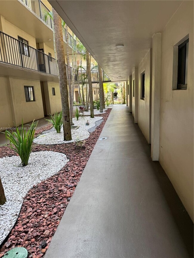 Photo - 5130 Las Verdes Cir Unit 123