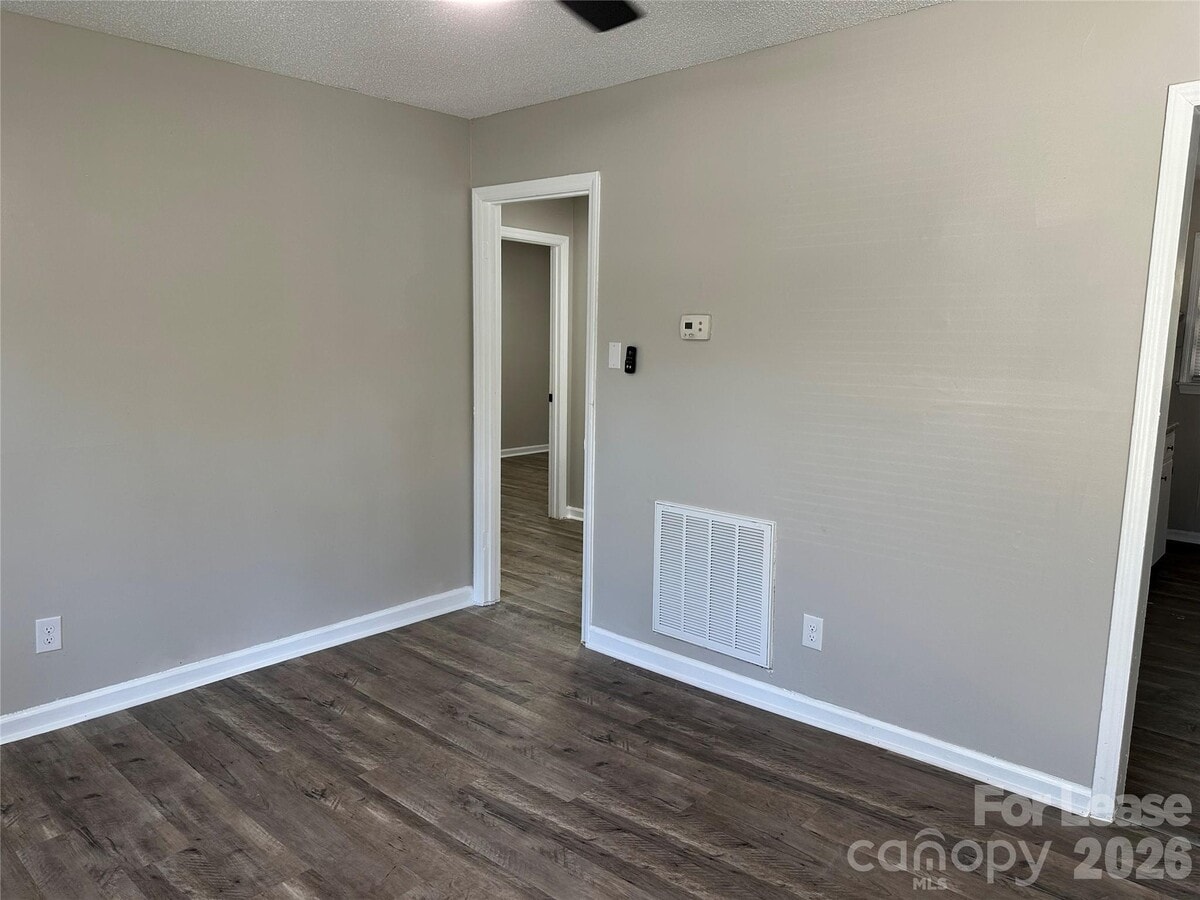 Photo - 107b Sador St