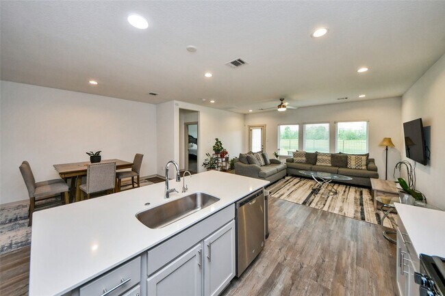 Photo - 6811 Bradford Ter Rd