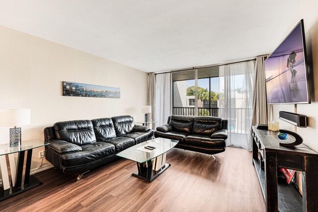Building Photo - 6 Royal Palm Way Unit 303
