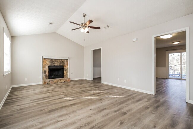 Photo - 221 Greenleaf Dr