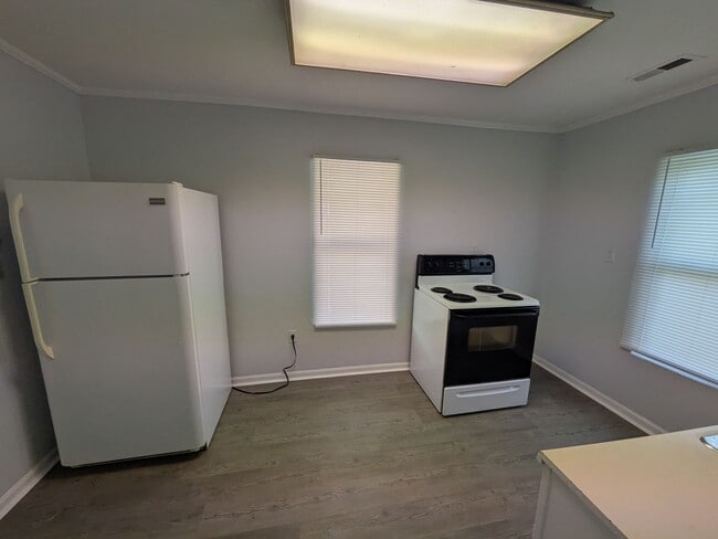 Photo - 194 Johnson Rd