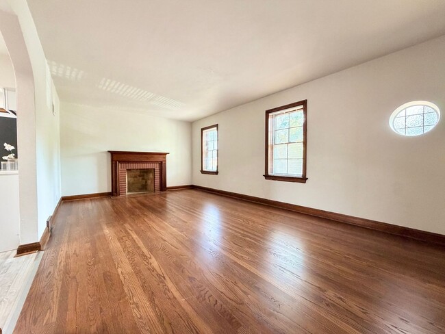 Photo - 4734 Locke Ave Unit A / 2nd floor