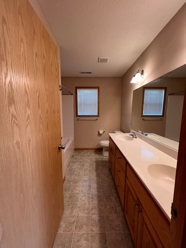 Photo - 593 W 9th St