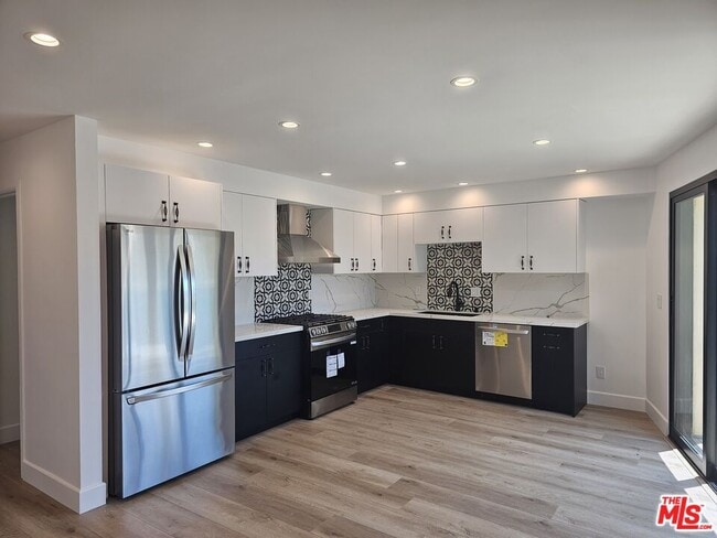 Photo - 5247 W 9th St