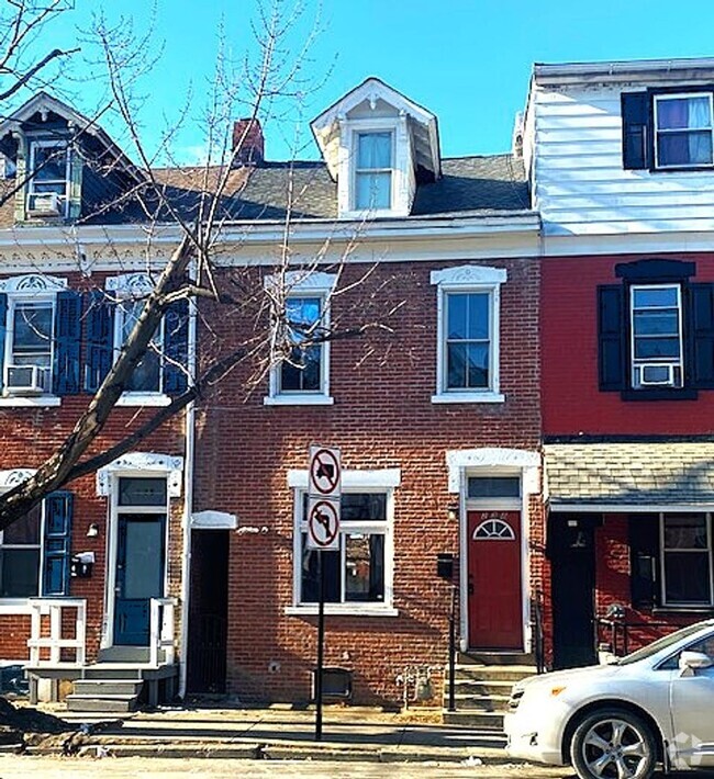 Building Photo - BEAUTIFULLY RENOVATED TOWNHOME IN ALLENTOW...