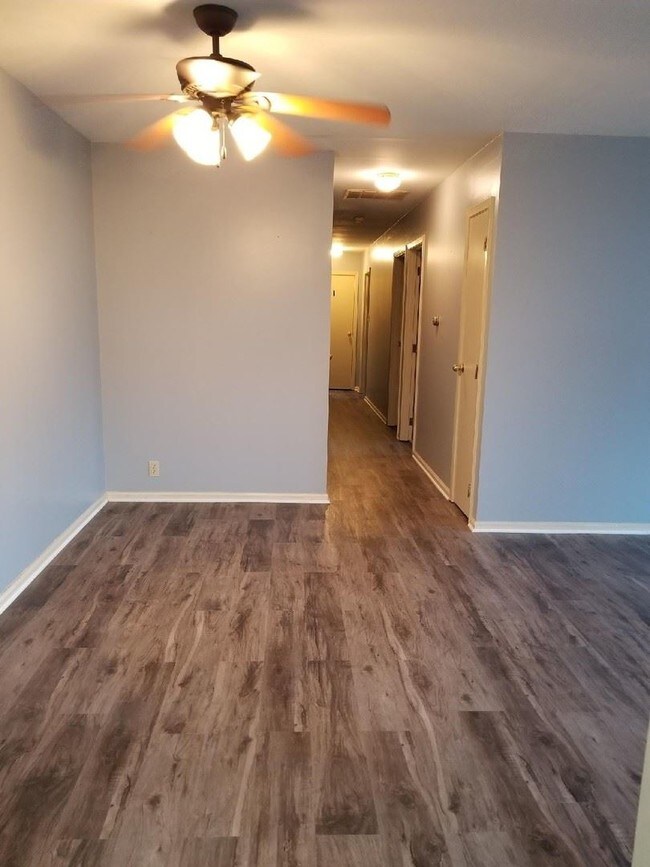 Photo - 3 br, 2 bath House - 13 Cresthill Dr. #30