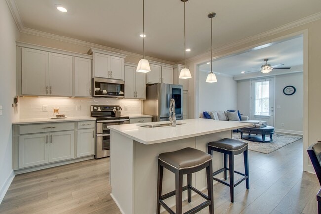 Building Photo - 1980 Carothers Rd Unit 202