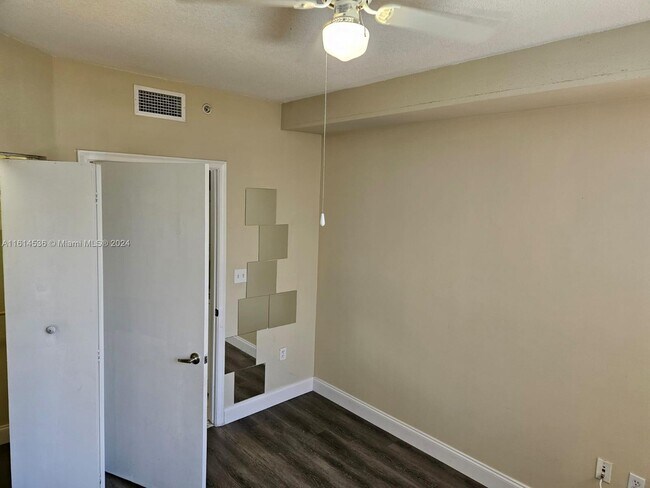 Photo - 2775 NE 187th St Unit 323