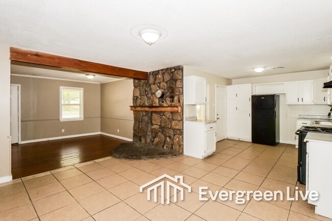 Photo - 8883 Whitworth St