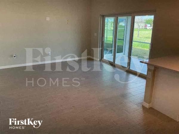 Photo - 920 NW Juanita Pl