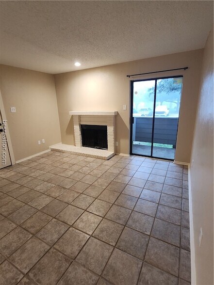 Photo - 1901 Holleman Dr W Unidad 201