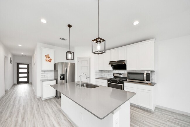 7007 Fleetwood Crescent Wy