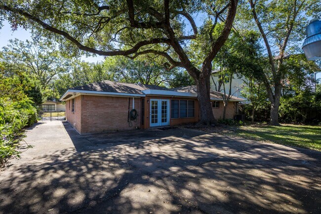 Photo - 10310 Willowgrove Dr