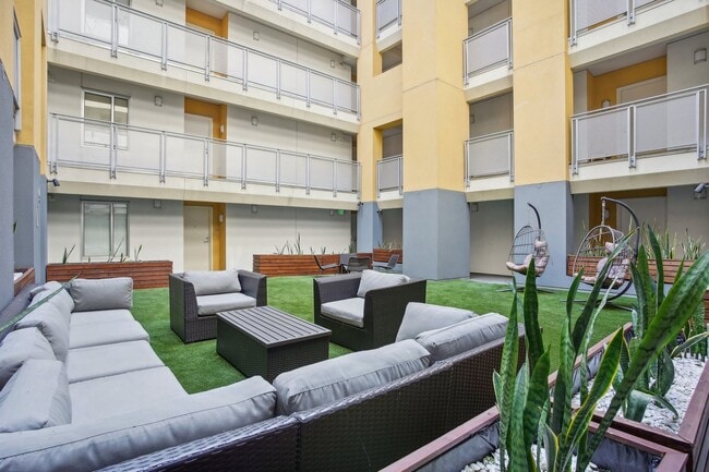 Photo - Jackson Courtyard