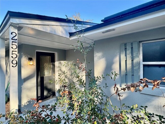 Building Photo - 2559 W Lake Dr