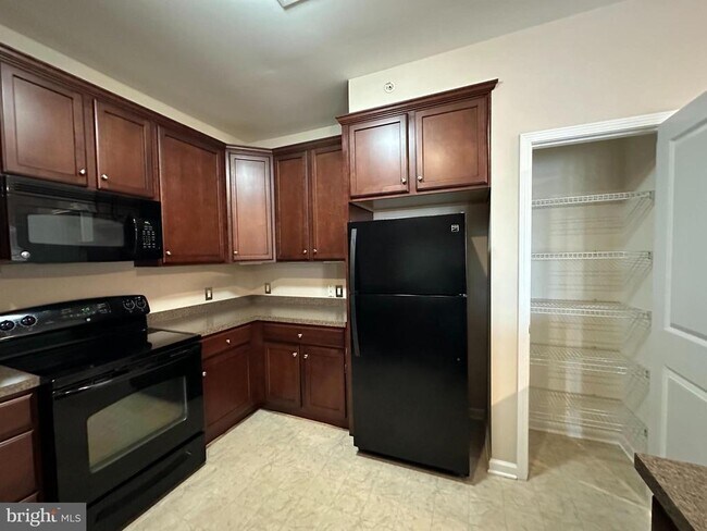 Photo - 702 Van Gogh Ct