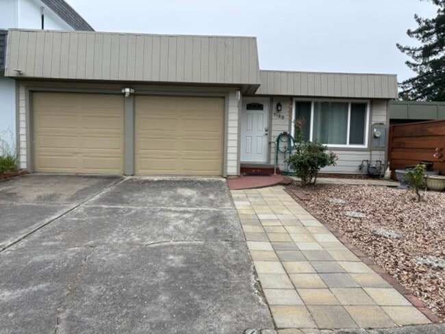 Building Photo - 5100 Parkhurst Dr