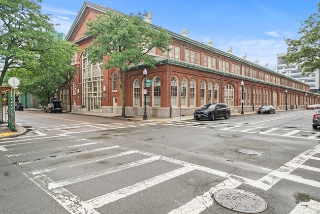 Building Photo - 106 13th St Unit 212