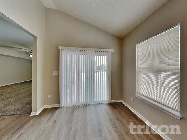 Photo - 3234 Hurst St