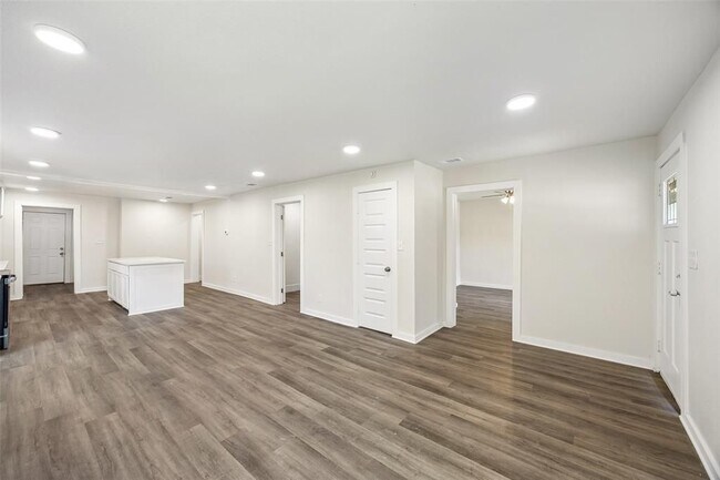 Photo - 1265 E Maddox Ave