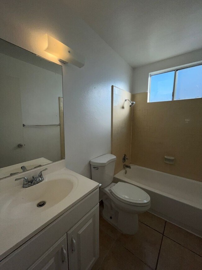 Photo - 2268 Unidad D